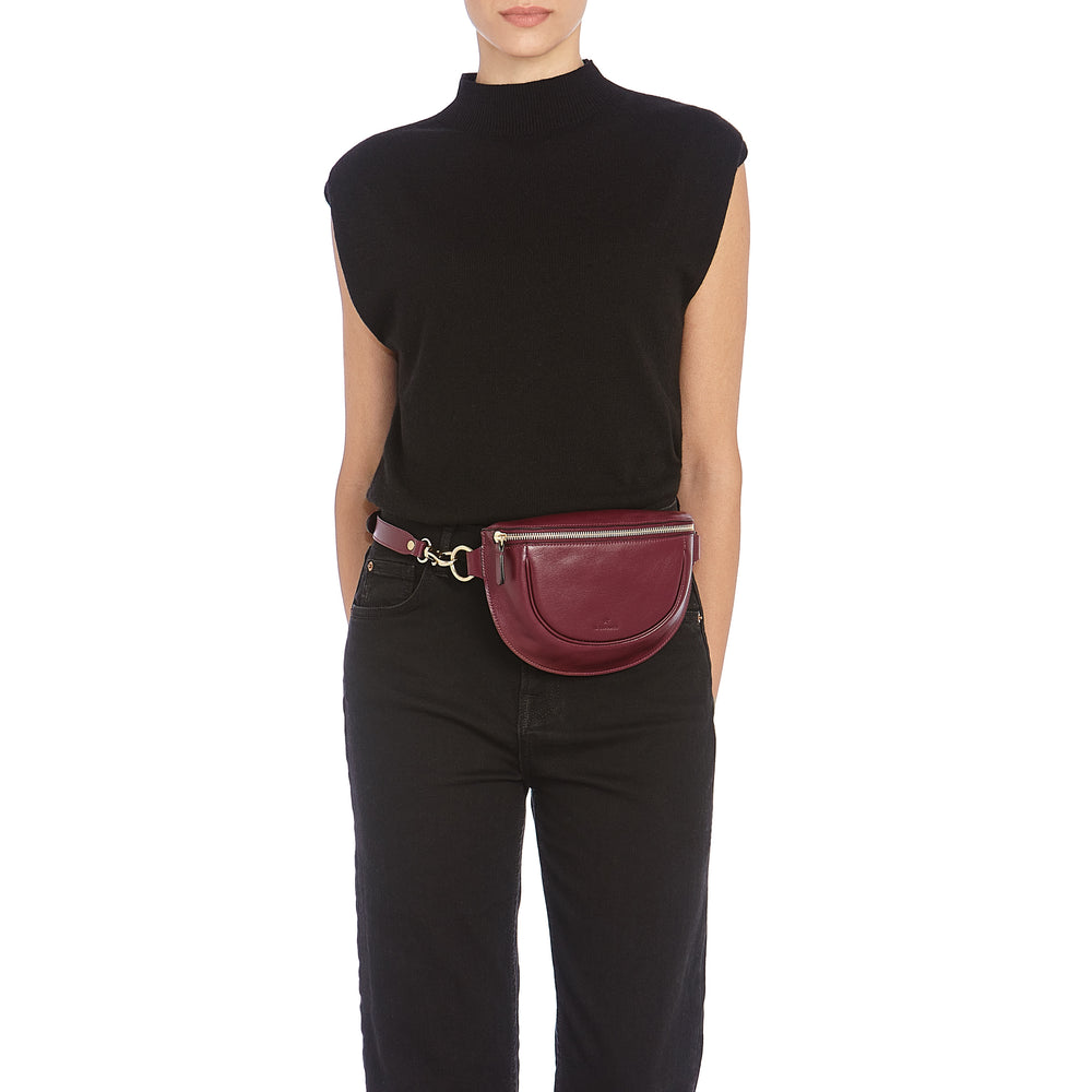 Oliveta | Women's belt bag in leather color black cherry