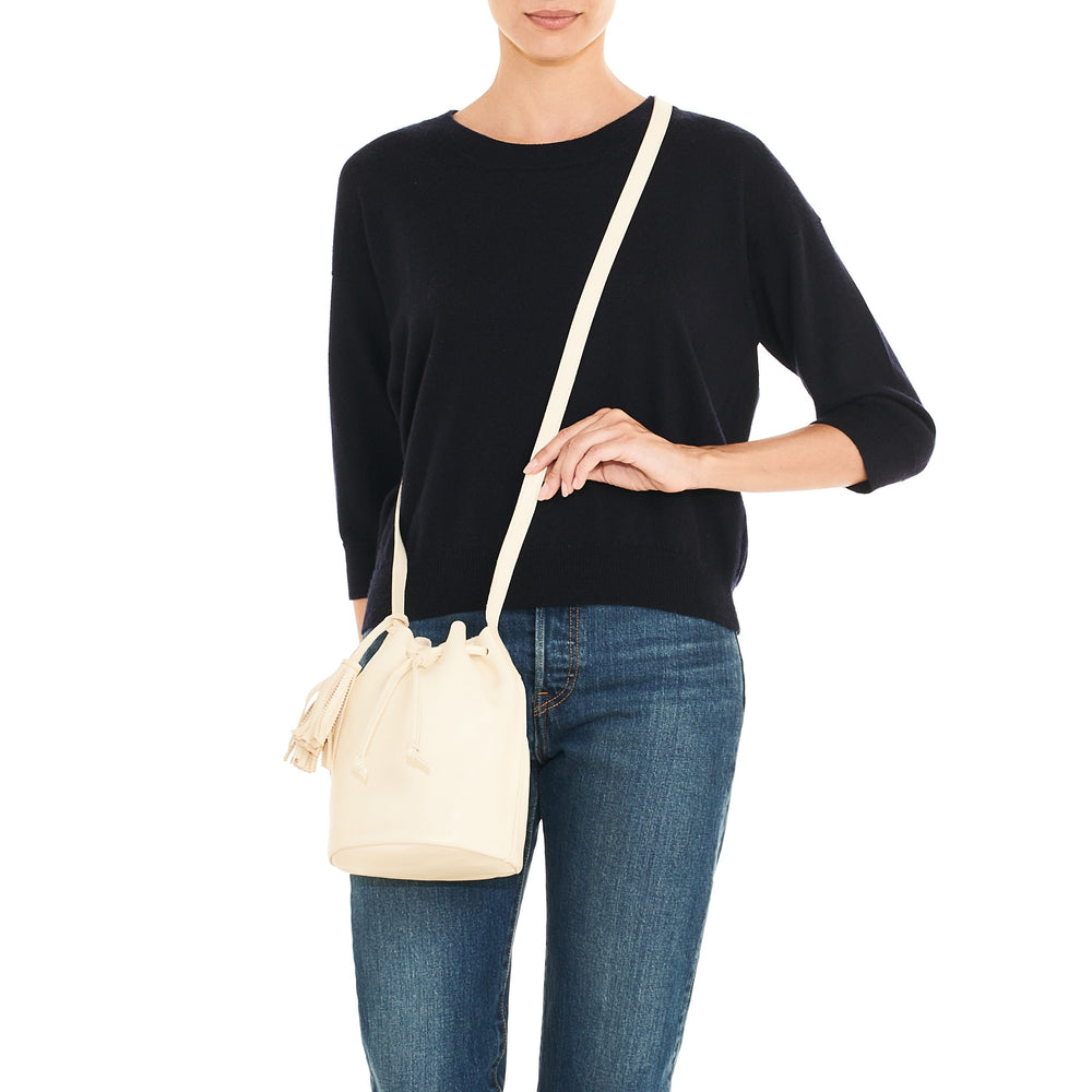 Silvia | Women's bucket bag in leather color milk