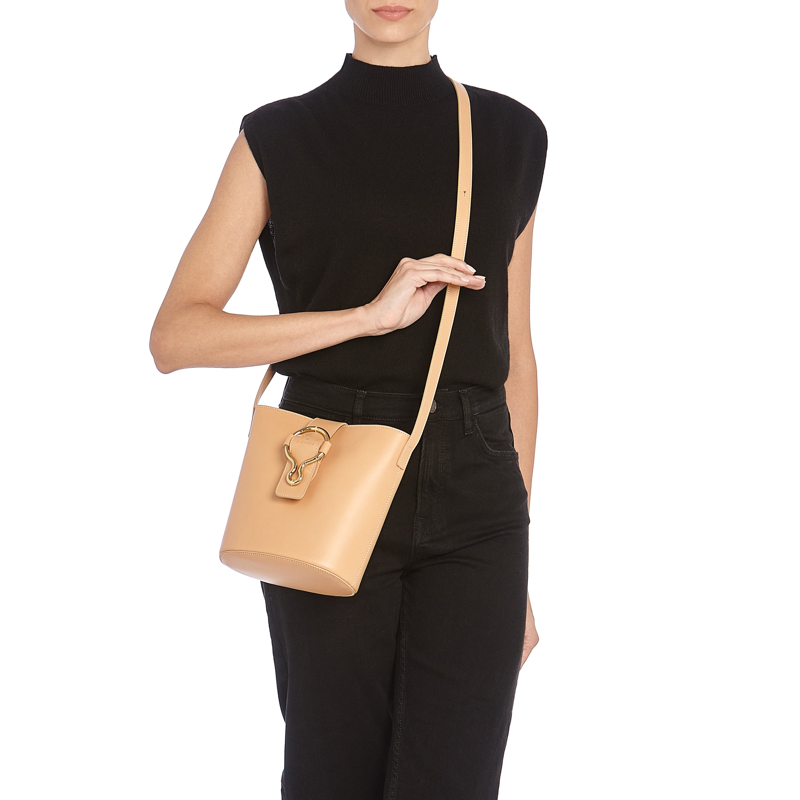 Consuelo | Women's bucket bag in leather color natural