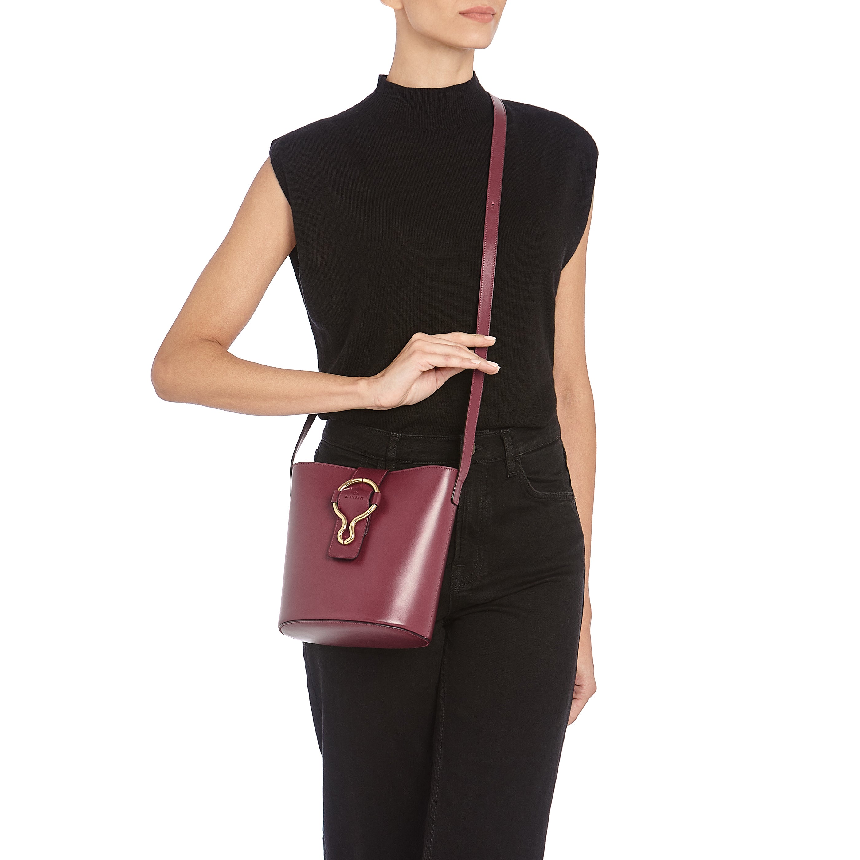 Consuelo | Sac seau pour femme en cuir couleur cerise noire