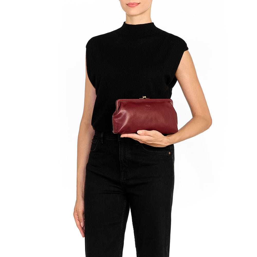 Manuela | Women's clutch bag in leather color black cherry