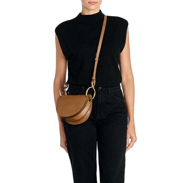 Consuelo | Women's crossbody bag in leather color chocolate