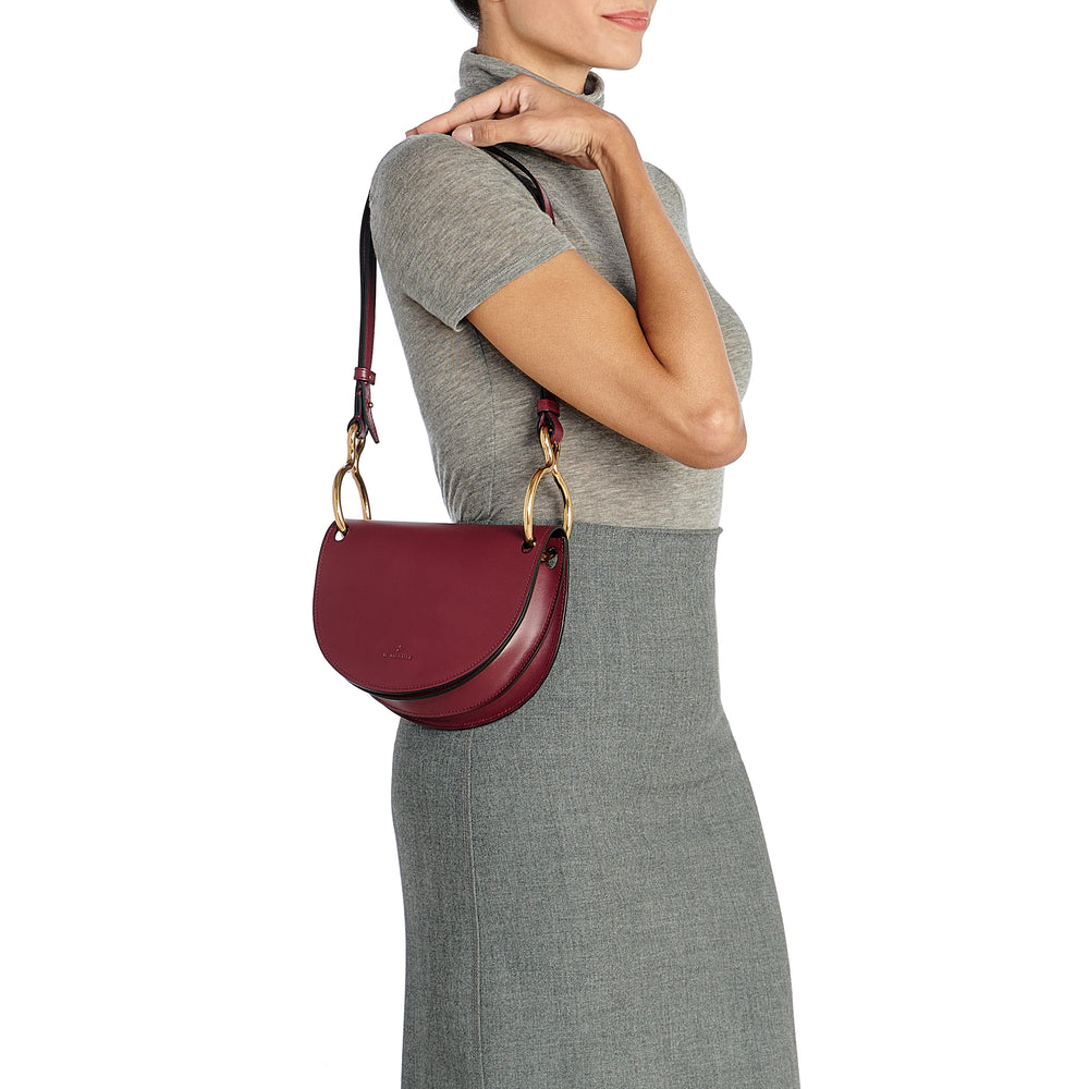 Consuelo | Women's crossbody bag in leather color black cherry