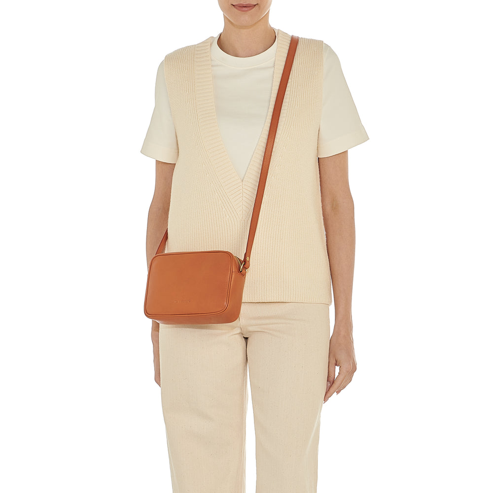 Oliveta | Women's crossbody bag in leather color caramel