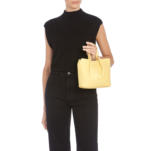 Nina | Women's crossbody bag in leather color vanilla