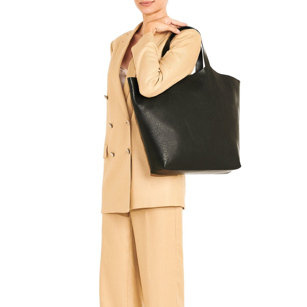 Le laudi | Women's tote bag in vintage leather color black