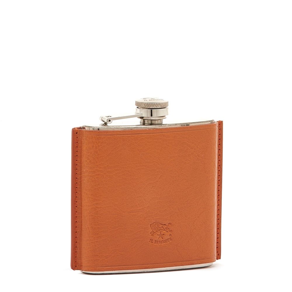 Home | Hip flask in leather color caramel