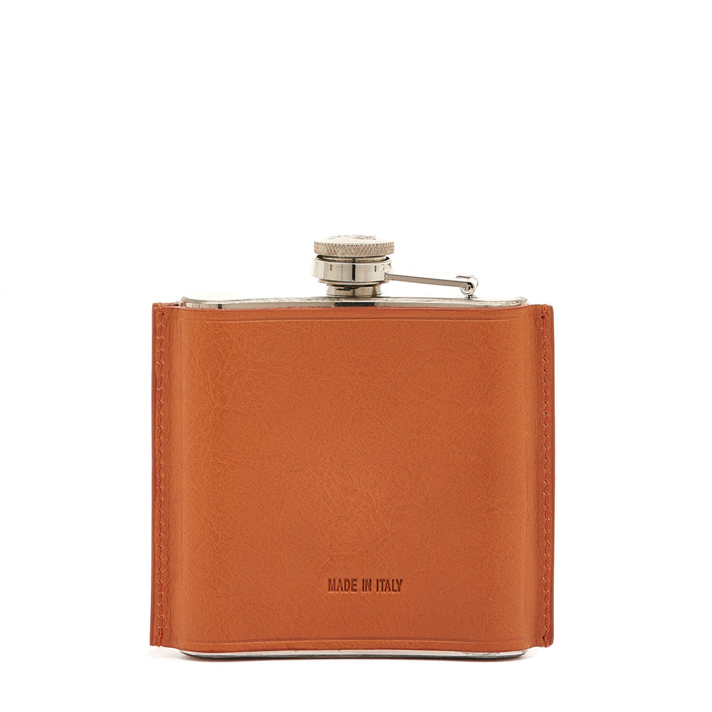 Home | Hip flask in leather color caramel